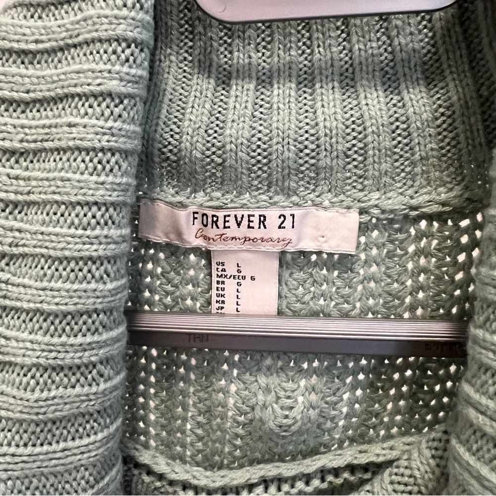 H&M sweater - Picture 2 of 3